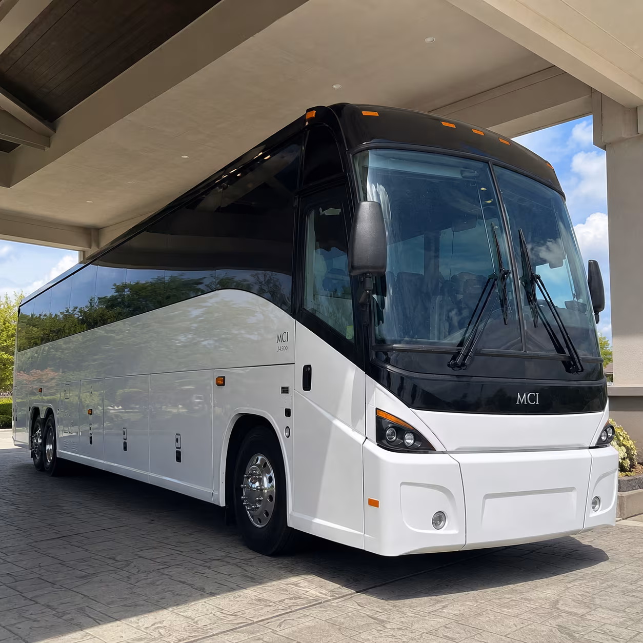 employee shuttle buses along alcoa highway to blount county job sites