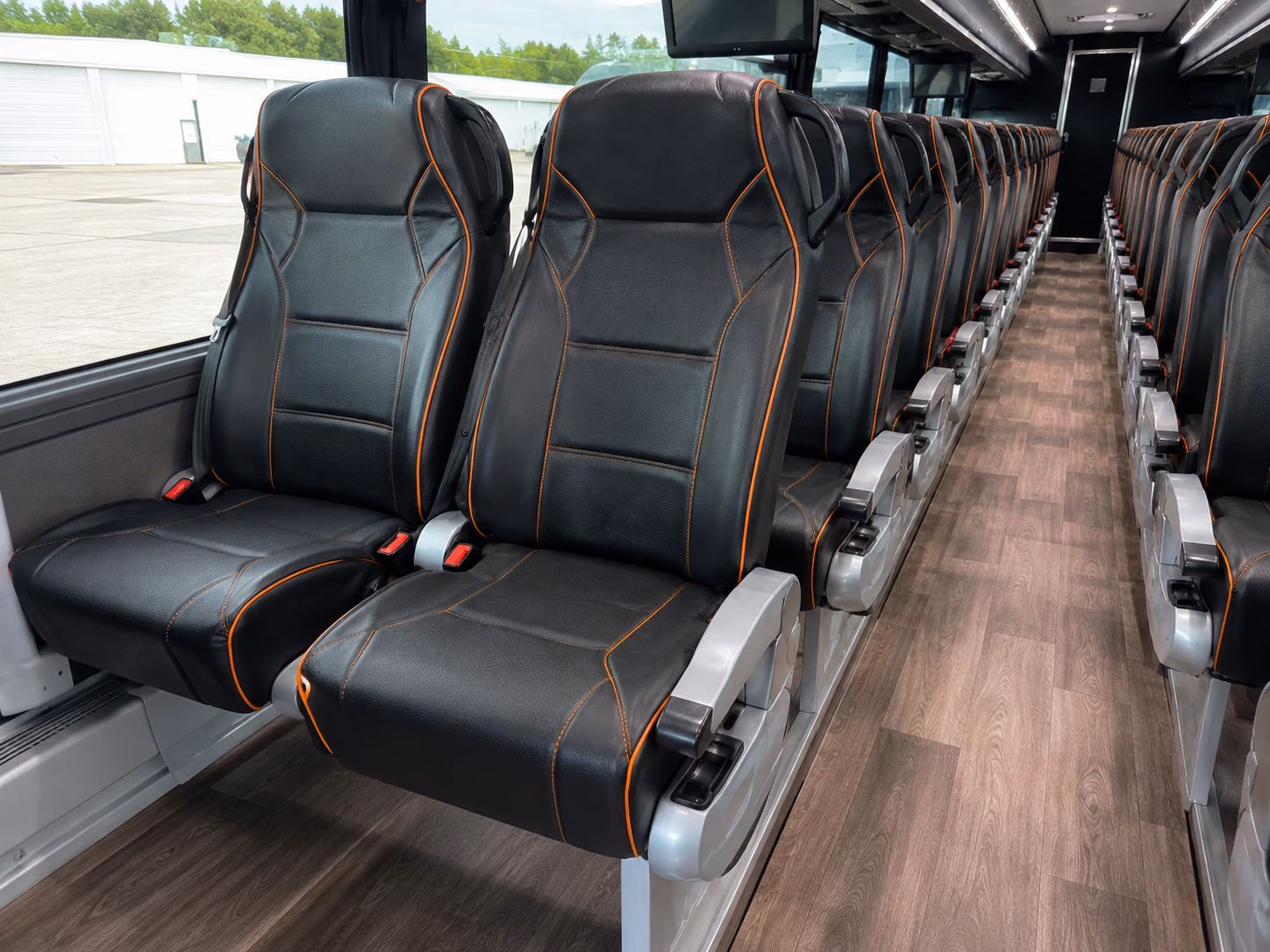shuttle buses between knoxville hotels and your wedding venue